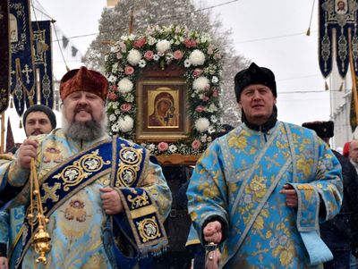 Сотни верующих присоединились к крестному ходу в Коломне